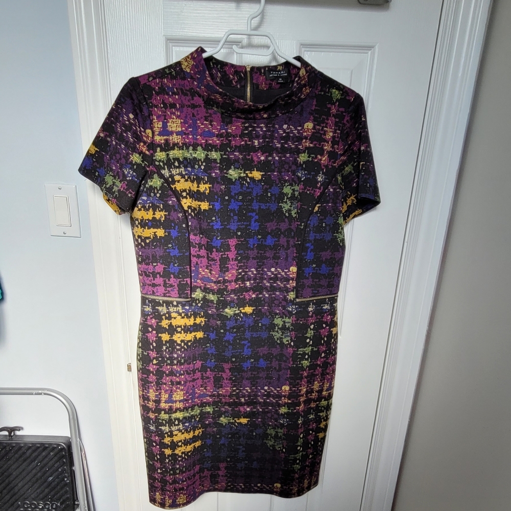 Tahari short sleeved patterned dress